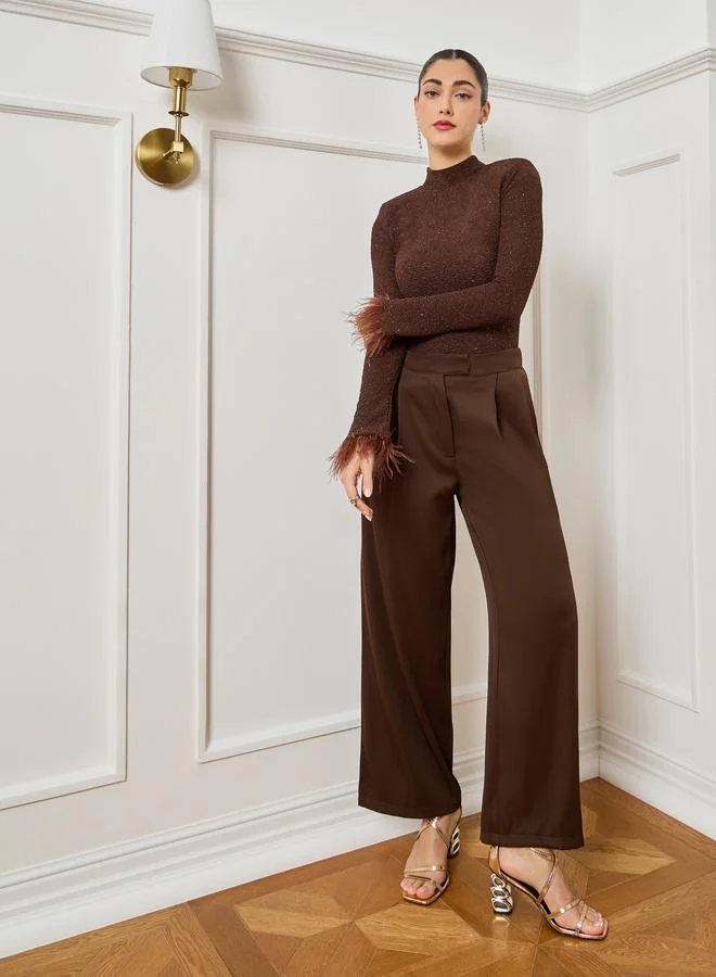 ستايلي بلوزة محبوك بأساور ريش